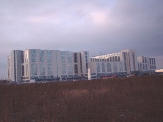 Modernes Produktionsgebäude mit TOP-Ausstattung