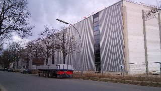 Hohe Neubau-Logistikhalle an der A113