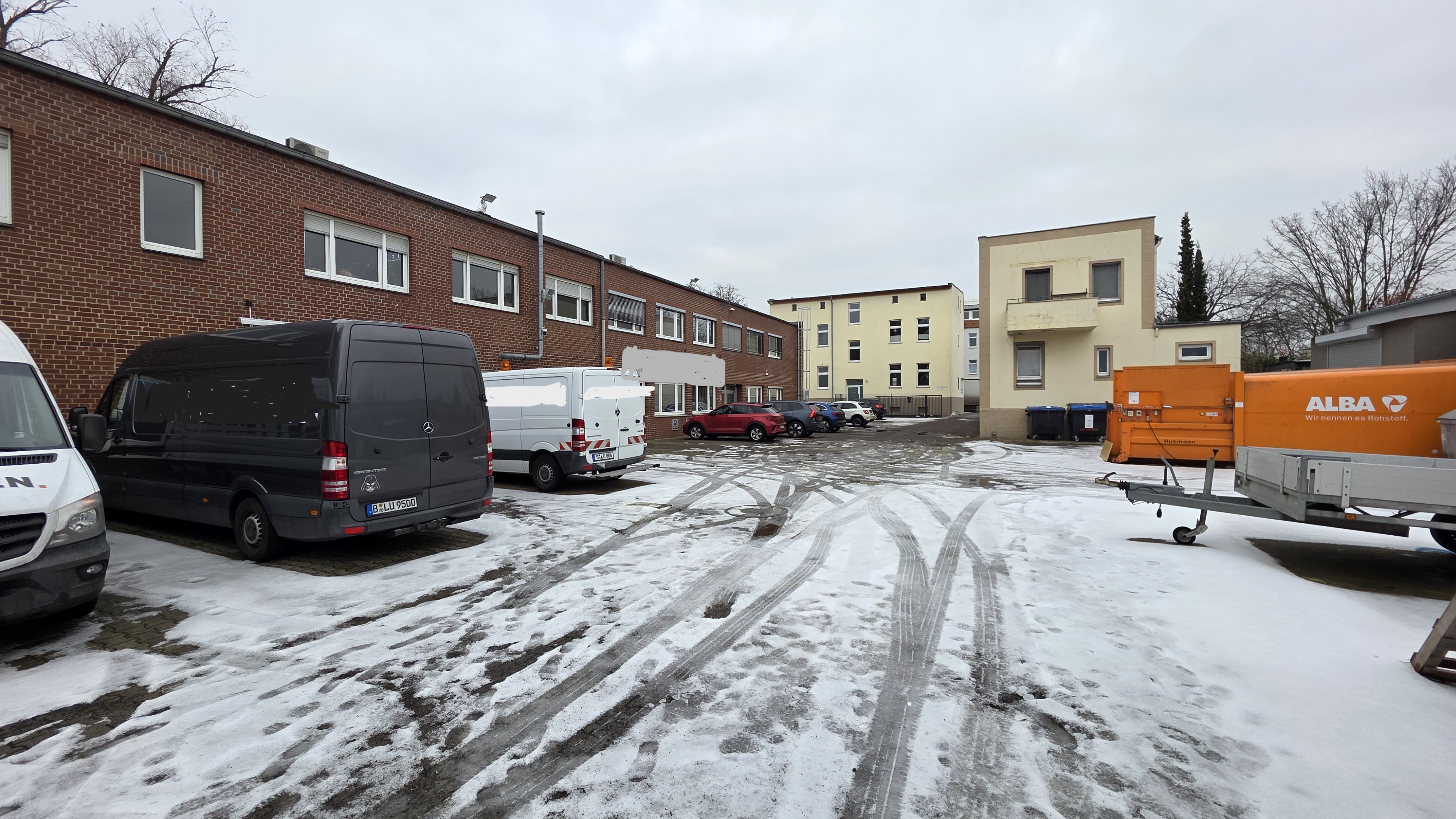 Abgeschlossener Gewerbehof im Norden