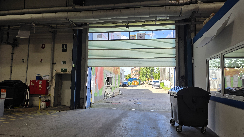 groes ebenerdiges Tor