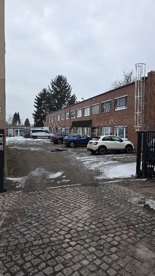 Gewerbehof mit Toranlage